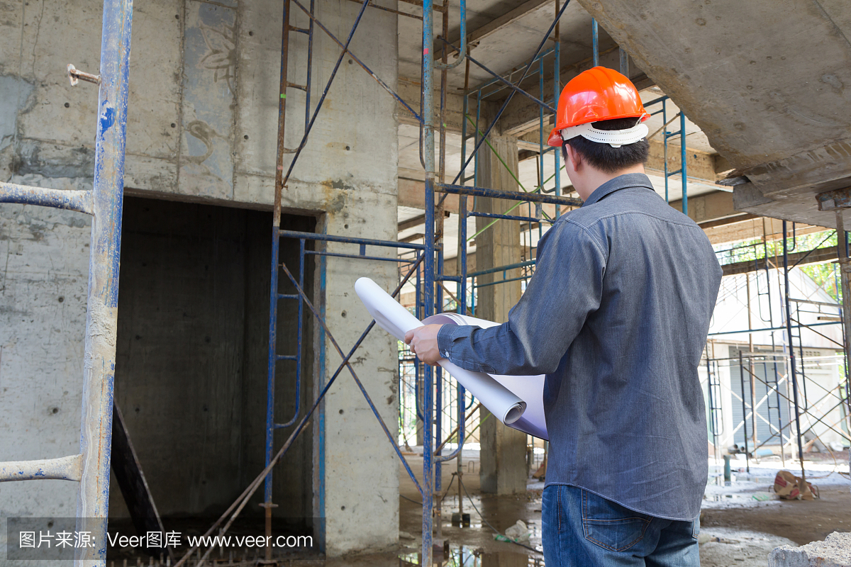 建筑工地工程师建筑师,带蓝图